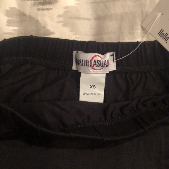 Black size extra small skater skirt with A line cut. Modest cut - Picture 3 of 3